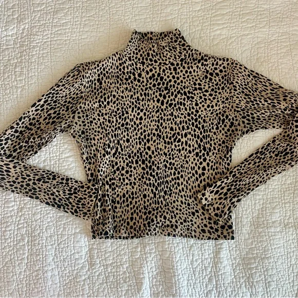 Brandy Melville Ashlyn Leopard Animal Print Top Small brown and black - Picture 2 of 8